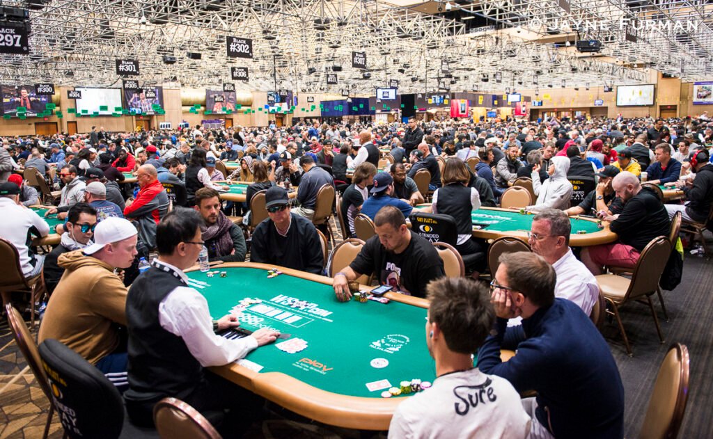Imagem para representar o início de um torneio de poker.